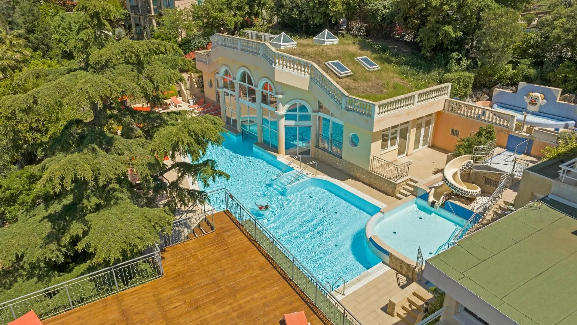 Où Séjourner en Famille près du Musée Naval : 8 Hôtels