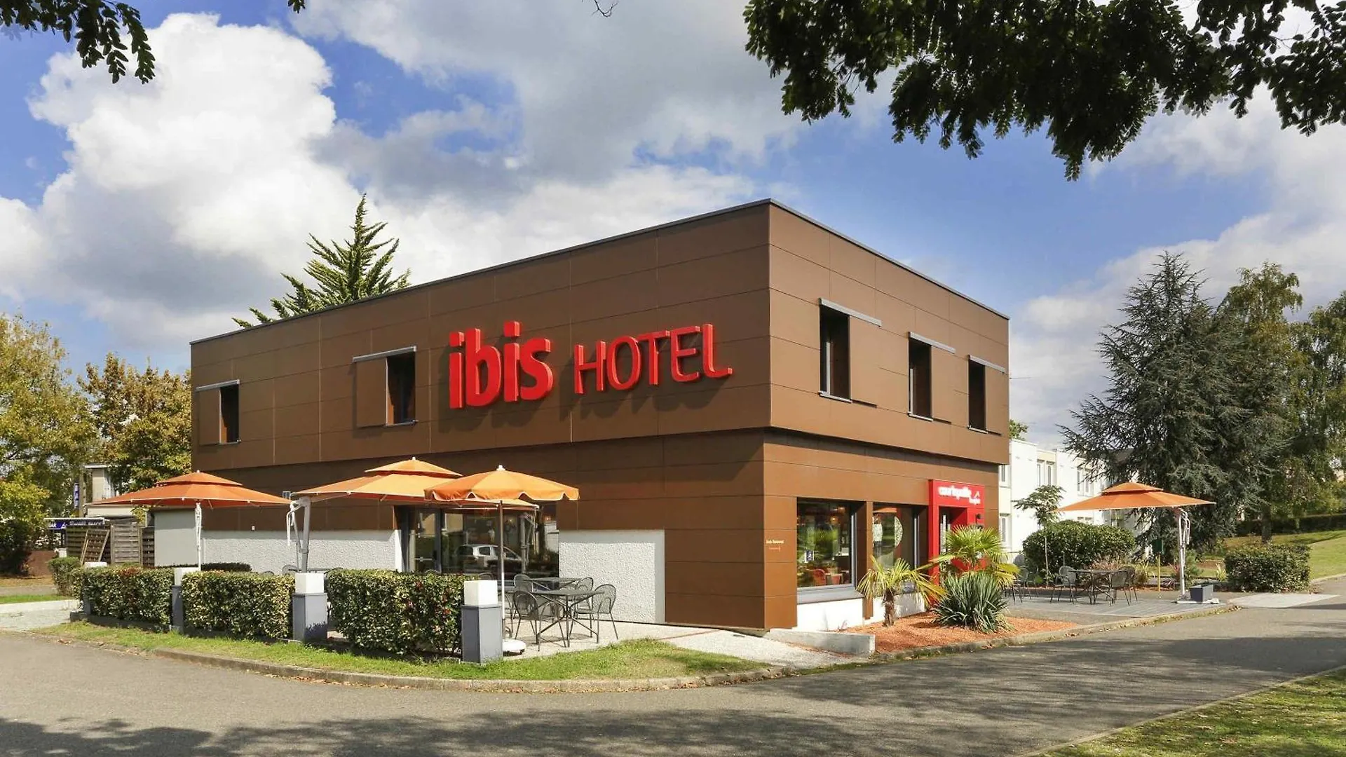 Où Dormir près de l'Abbaye de L'Epau : 4 Hôtels Budget