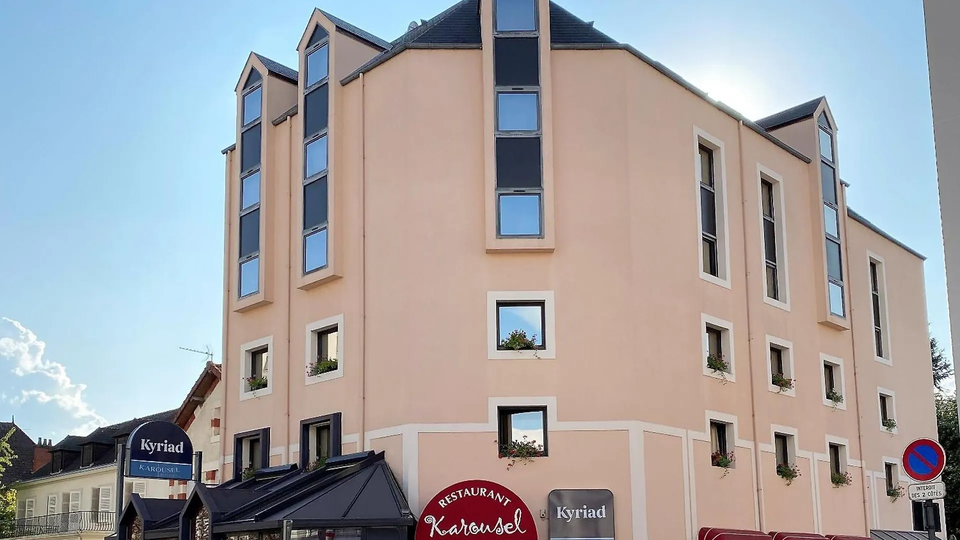 Où Dormir près de la Cathédrale de Nevers : 4 Hôtels Centraux