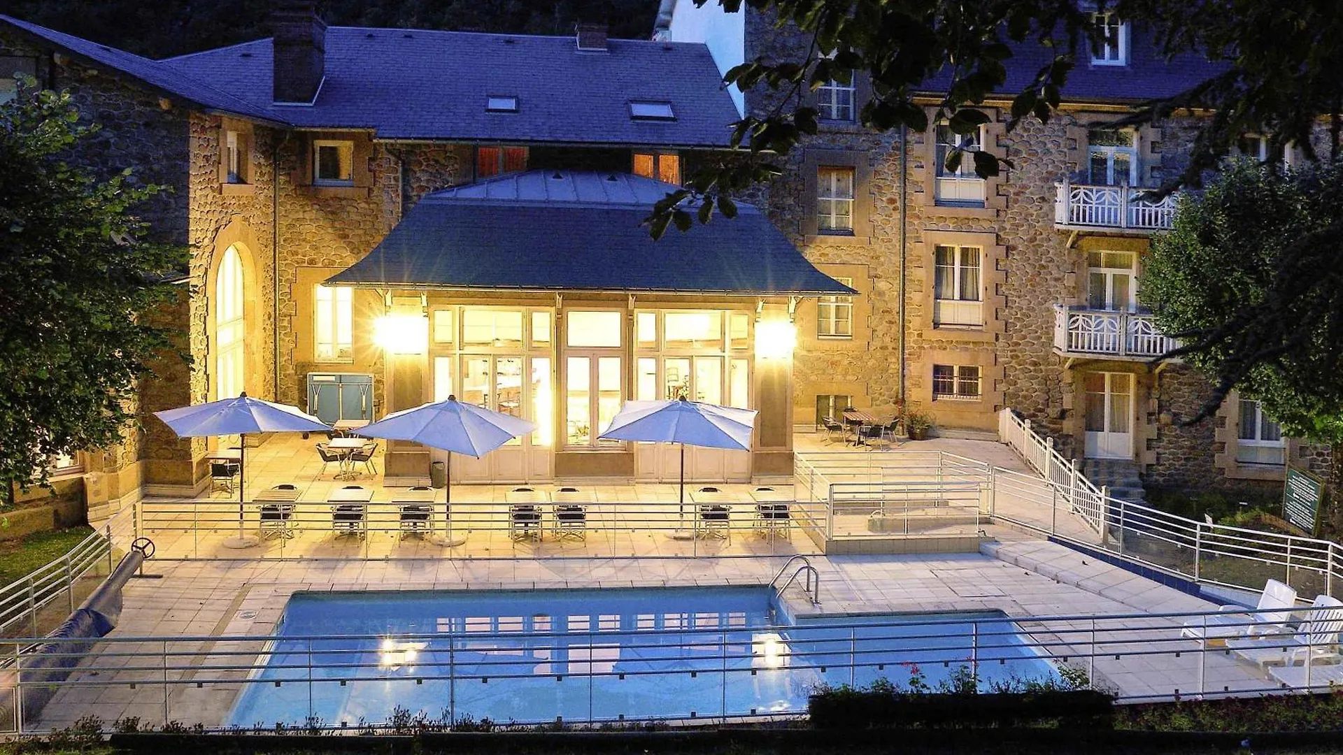 Séjourner près du Musée du Ski : 4 Hôtels Familiaux Comparés