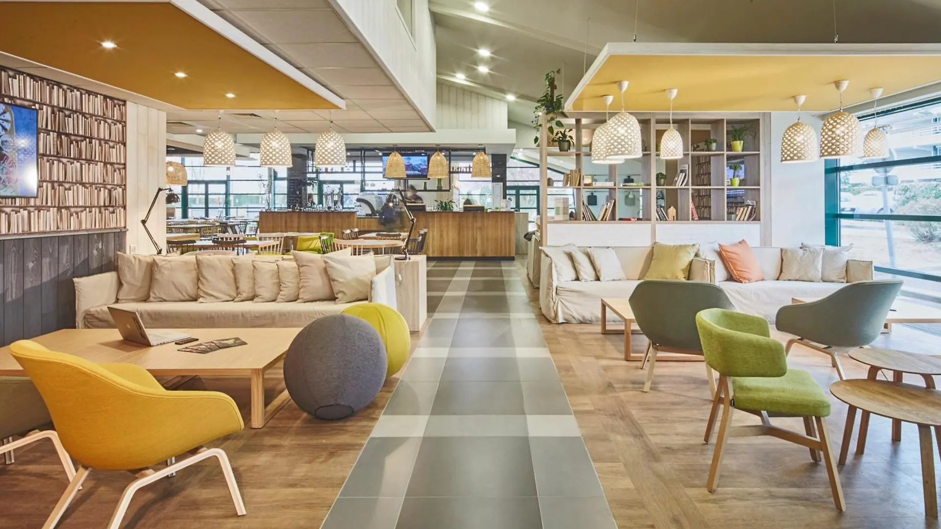 4 Hôtels près de la Fédération Europ. des Loisirs Aériens à Poitiers